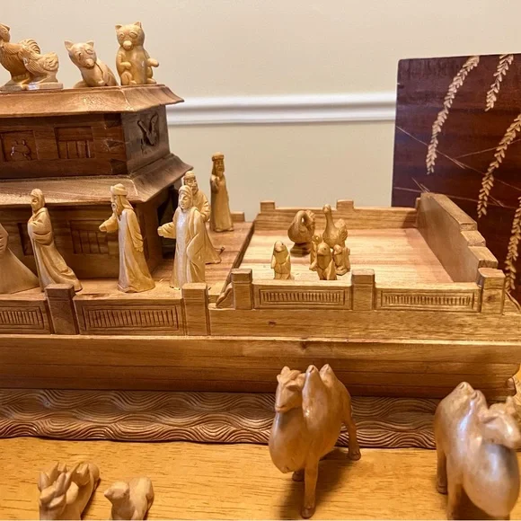 Noah’s Ark- hand carved wood- over 50 pieces - Picture 4 of 5